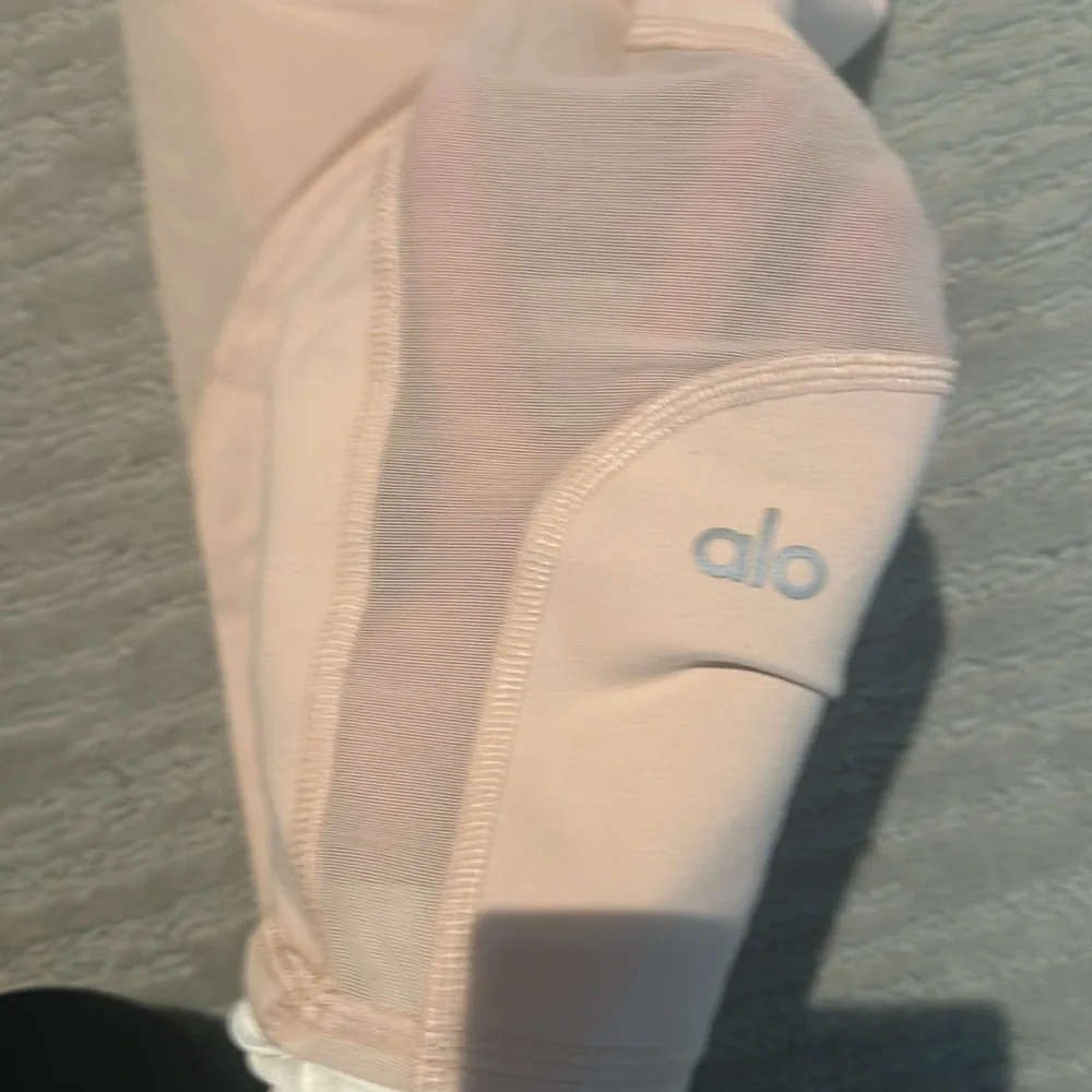 Alo Peach Leggings​​​​​​​ - Picture 3 of 5